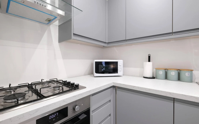 Luxury 1 & 2 bed Apartment free parking