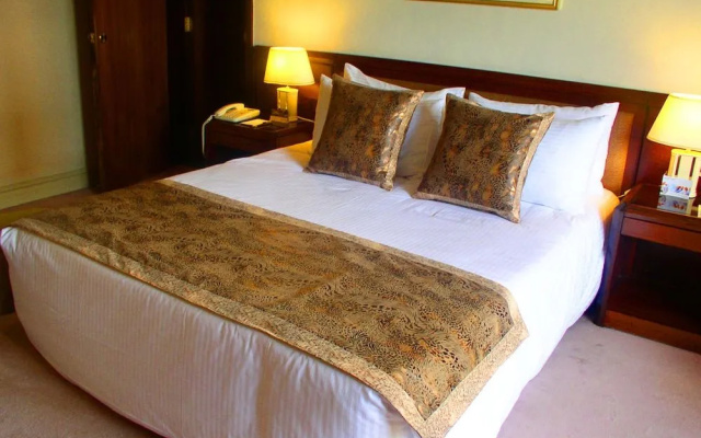 Ledger Plaza Hotel