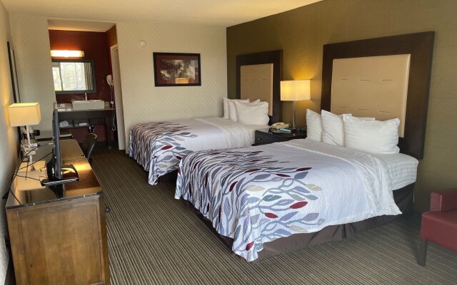 Red Roof Inn & Suites DeKalb