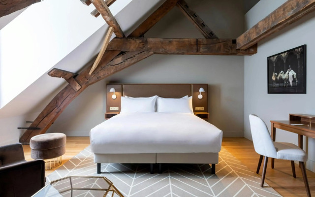 Sapphire House Antwerp, Autograph Collection