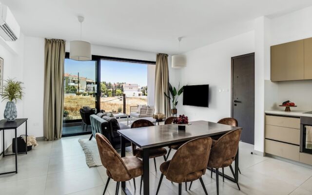 Sanders Elgio - Cute 2-bdr Apt With Balcony