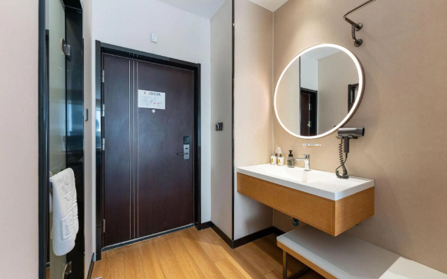 Super 8 Hotel (Jinan  Pengjiazhuang Metro Station Licheng Second Middle School)