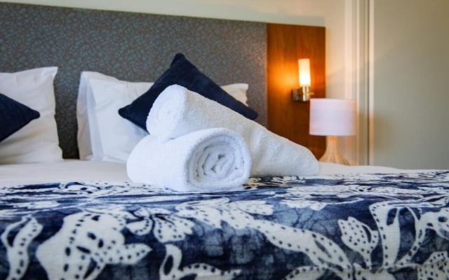 Summit Apartments Airlie Beach – Guest Rooms – Airlie Beach