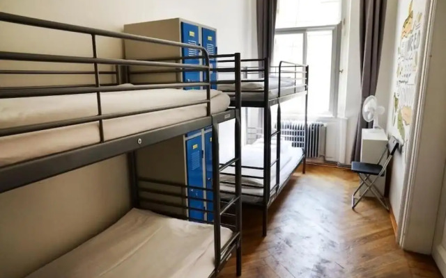 The Republic Garden - Hostel