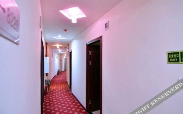 711 Hotel