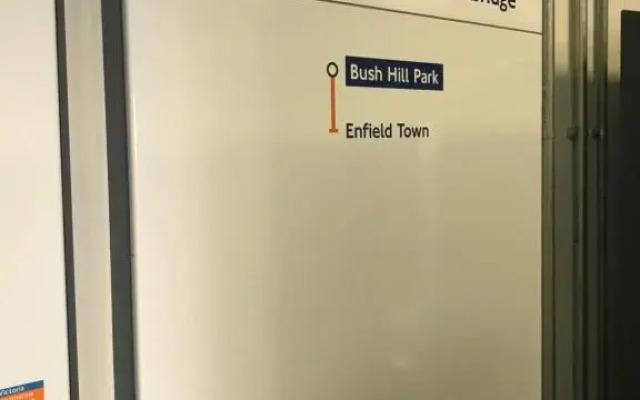 One Bedroom Flat in Bush Hill Park