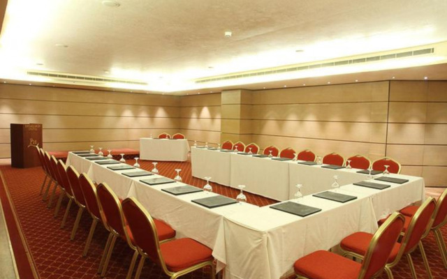 Promenade Hotel