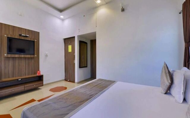 OYO 3422 Hotel Golden Berry