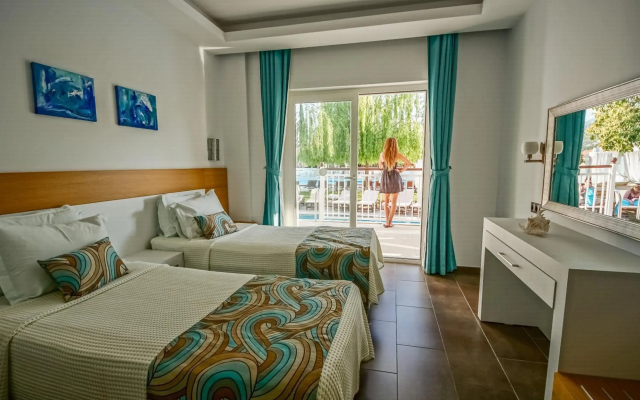 Mozaik Swim Up Hotel and Apartments