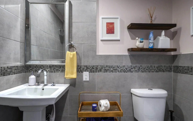 Cozy Philadelphia Studio, Near Center City!