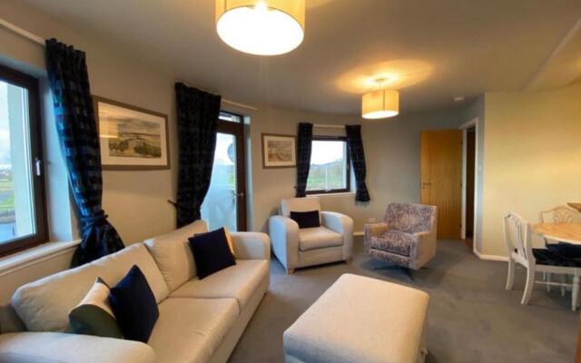 Harbour View & Beach 50m from doorstep!