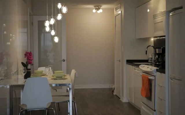 NGE Stays - Downtown Suite Lake View