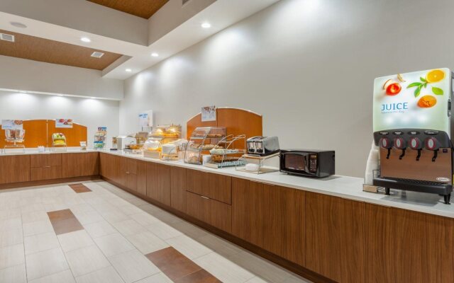 Holiday Inn Express Hotel & Suites Charlotte Arrowood by IHG