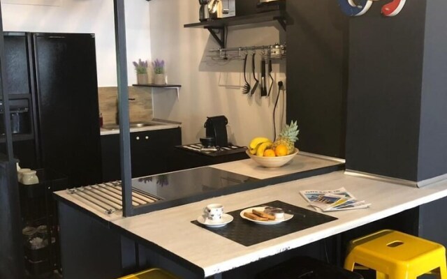Home Plus Psirri Apartment