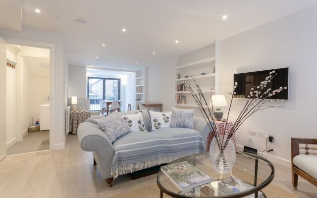 Stunning 3 Bedroom Apartment in South London