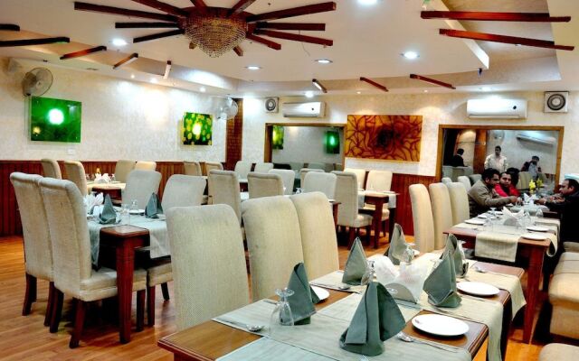 JK Rooms 130 Hotel Paras