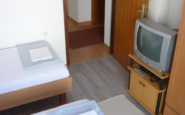Three bedroom apartment & studio - Apartments Ždrijac - AE1020