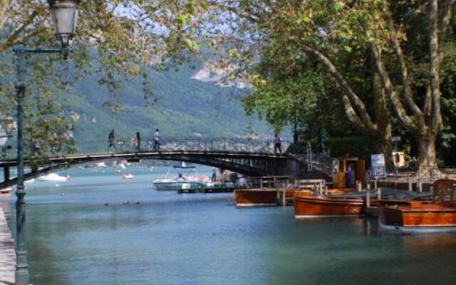 Location Lac Annecy - A la Chapelle du Puy entre lac et montagnes by Locationlacannecy