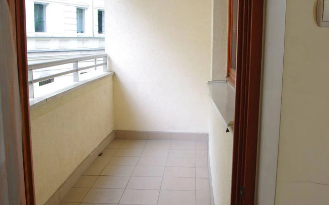 Szucha Apartment