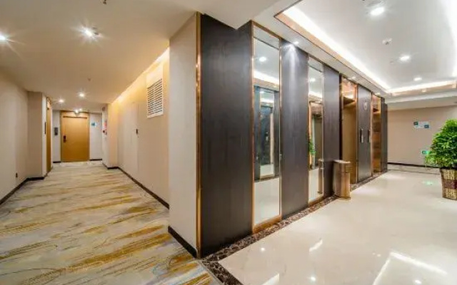 Berry Hotel Zunyi (Linda Sunshine City)
