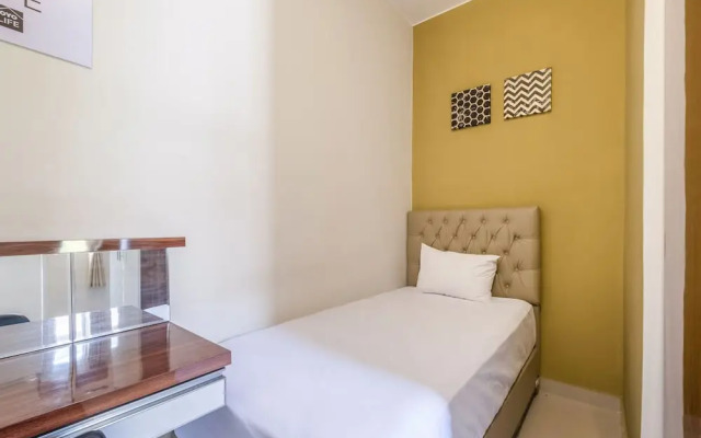 OYO Living 1877 Side Corner