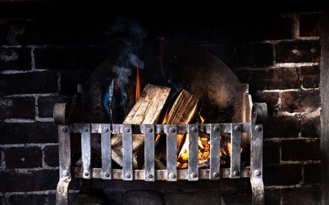 The Black Lion, Long Melford