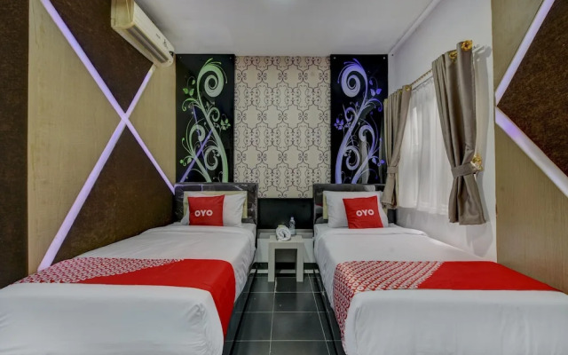Zaara Guest House Syariah by OYO Rooms