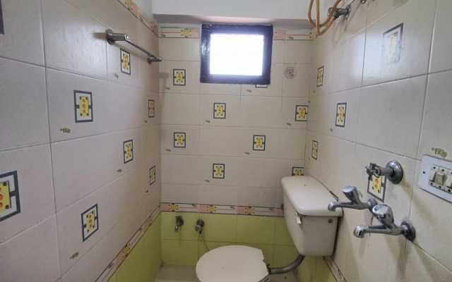 Harish Guest House -Railway Station Road