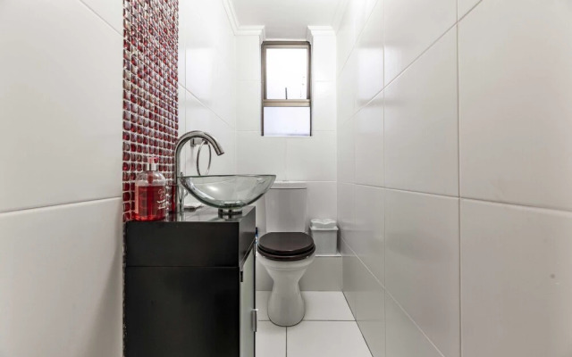 504 Knightsbridge Mansions