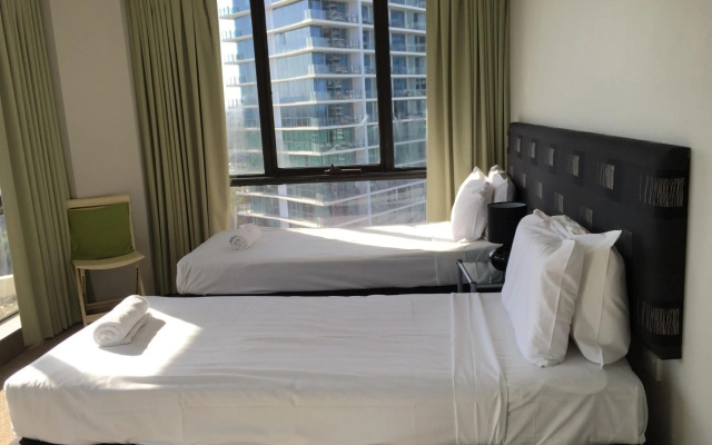 Cascade Gardens Holiday Apartments – Guest Rooms – Gold Coast