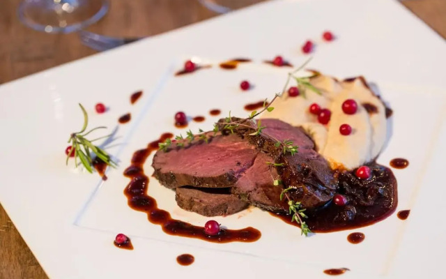 Arctic gourmet cabin