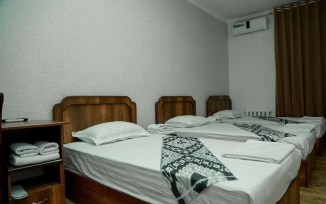 Hotel Mir