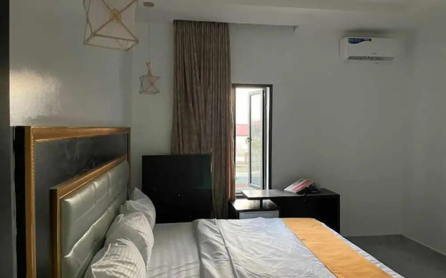 London Base Villa