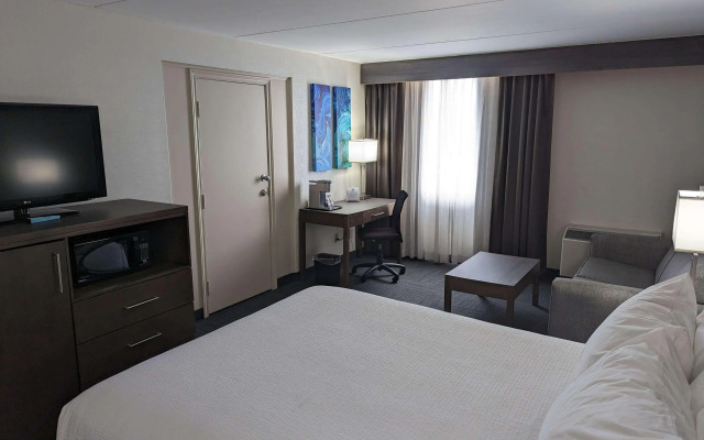 Best Western Plus Toronto Airport Hotel