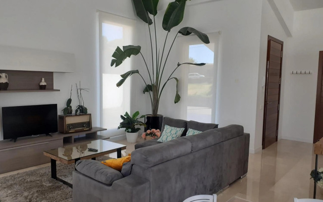 Casa rural con piscina Viña de Millan