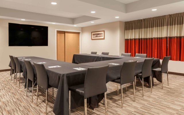 Microtel Inn & Suites by Wyndham Oyster Bay