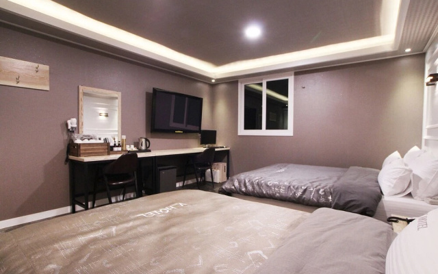 Hotel V