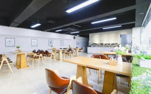 Vatica HeFei Baishuiba BHG Hotel