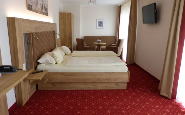 Ferienhotel Wolfsmhle