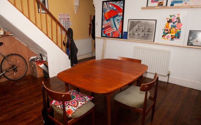 2 Bedroom House in Vibrant Easton
