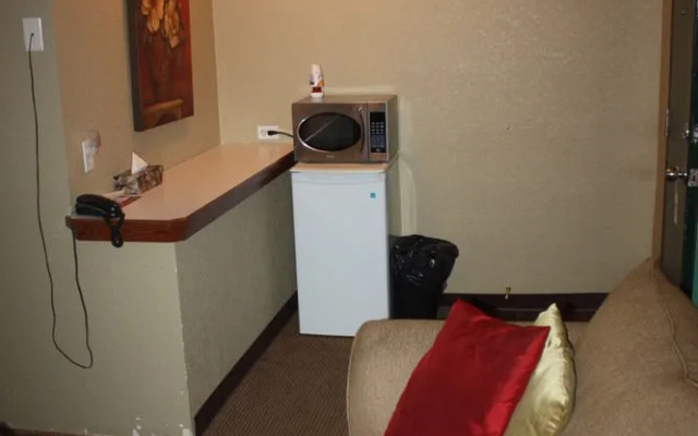 Outpost Motel & Kitchenette Suites