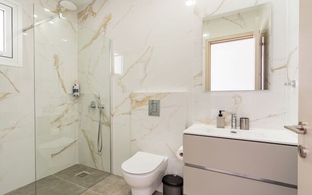 YAMAS Urban Living Pool Penthouse Marvel