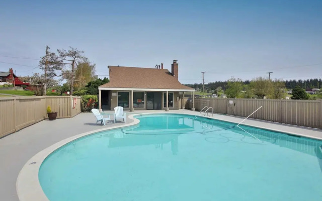 Beachfront Condo - Mutiny Bay by Avantstay Views