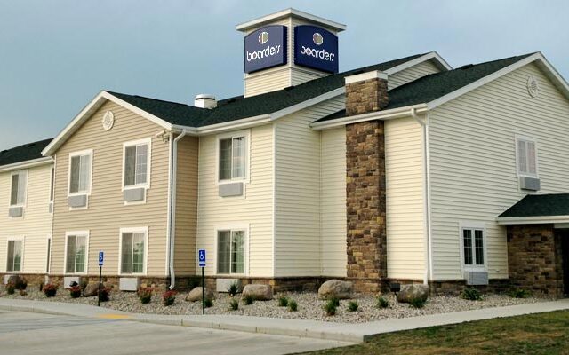 Evansville Inn & Suites By OYO