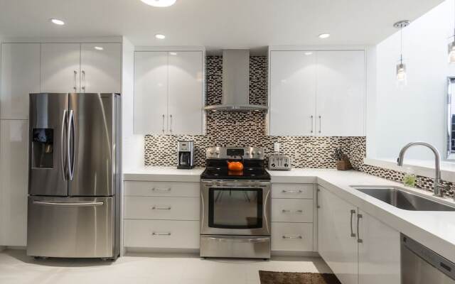 Designer Palm Springs Condo by RedAwning