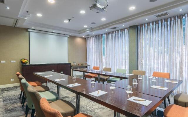 Lions Garden Hotel