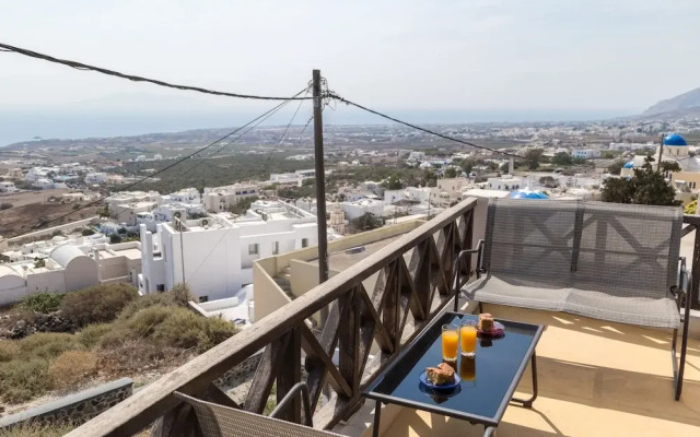 Traditional House in the Center of Santorini