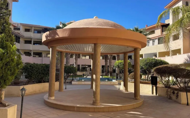 2 Bed Townhouse Sleeps 4 - Pool - Patio & Balcony