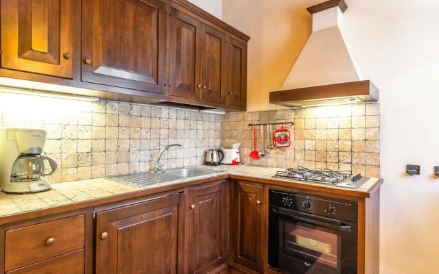 Dreamy Farmhouse with Hot Tub, Garden, BBQ, Swimming Pool