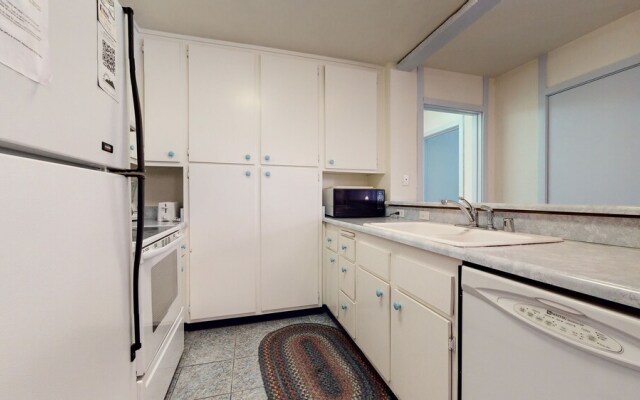 Summit 41 Spacious and Stones Throw to Eagle Lodge by RedAwning